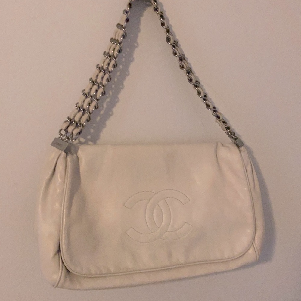 Chanel vintage purse ,preloved please see photos for wear y2k